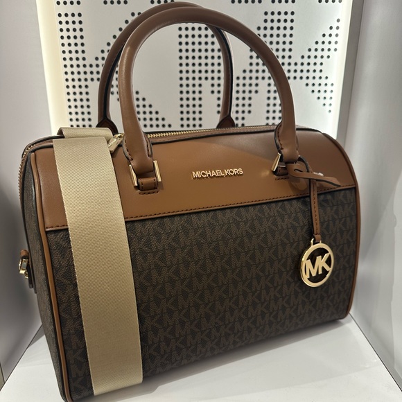 MICHAEL KORS TRAVEL MEDIUM DUFFEL CROSSBODY / SATCHEL BAG - Picture 13 of 16